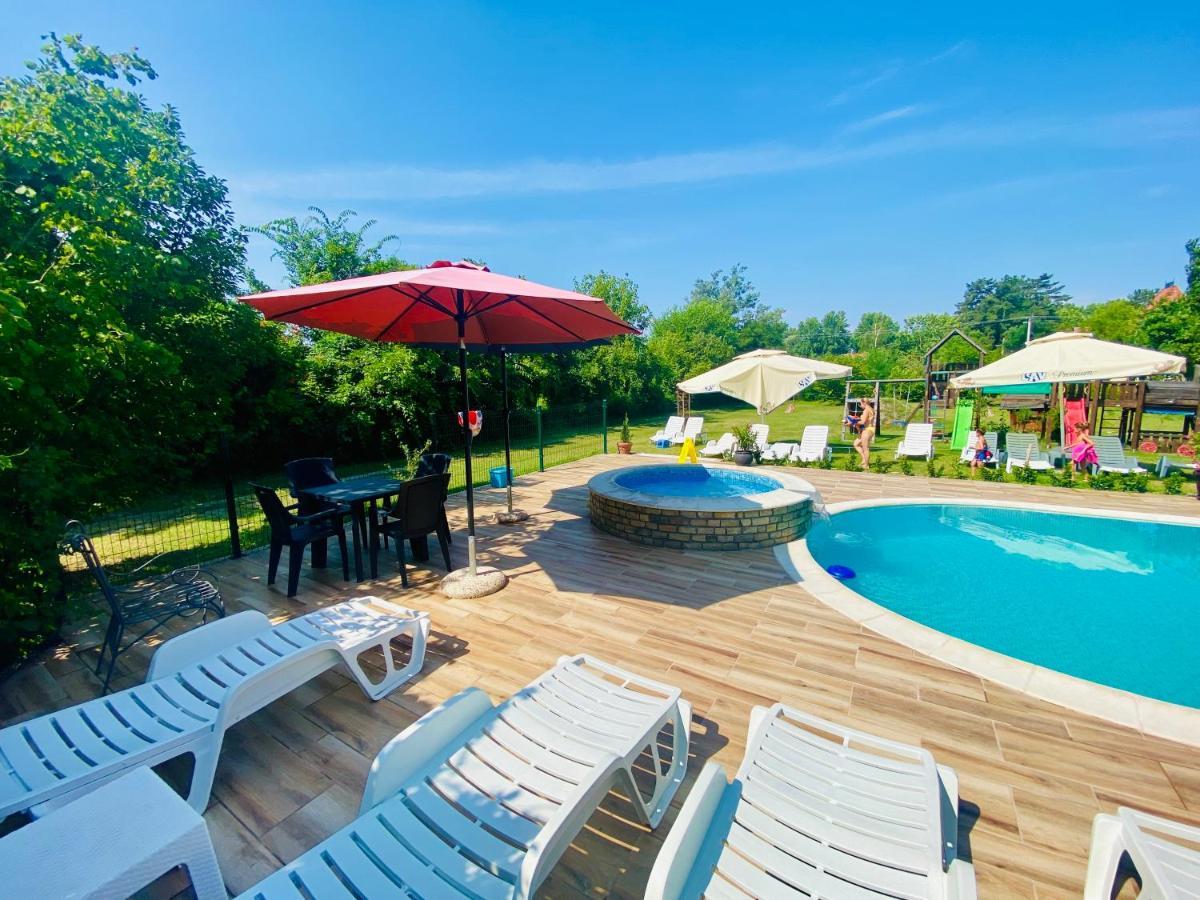 Villa Larus Palić Esterno foto