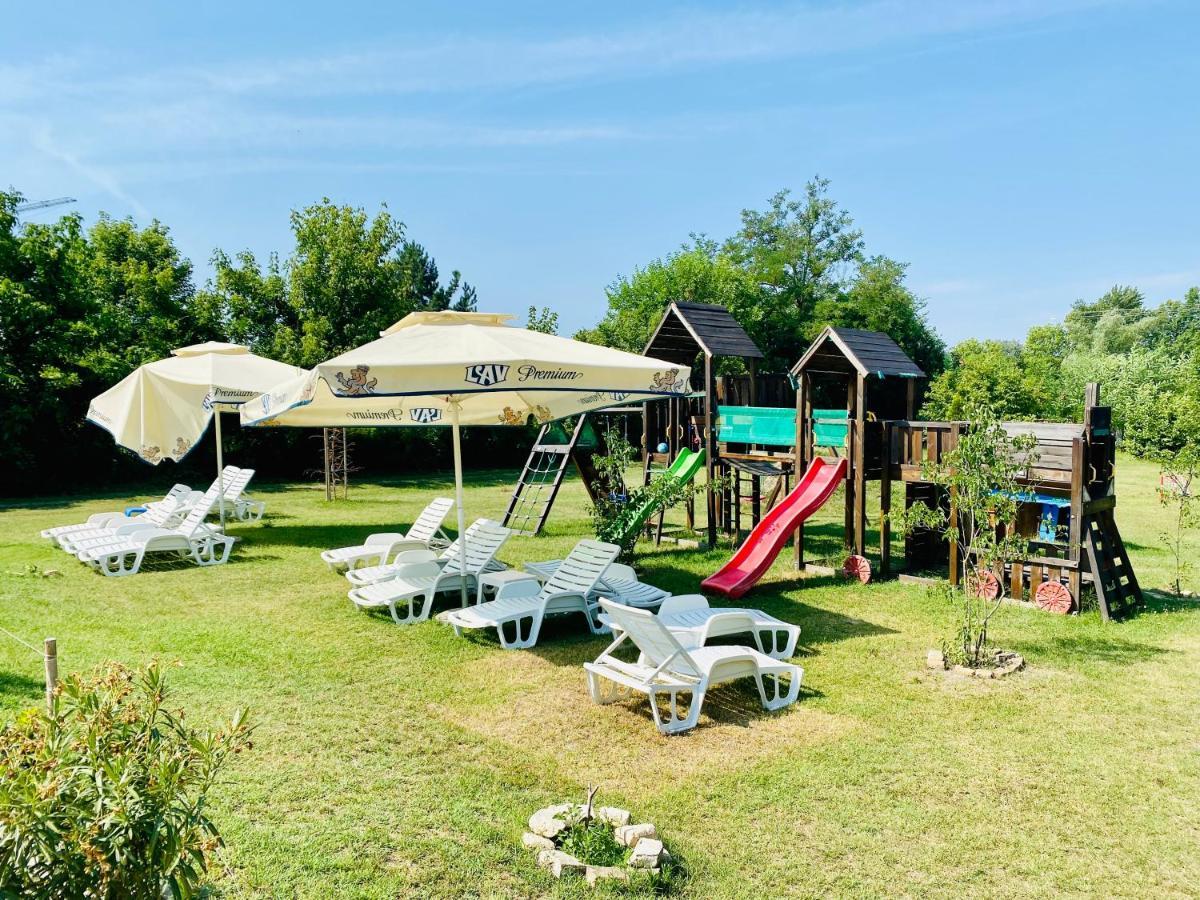 Villa Larus Palić Esterno foto