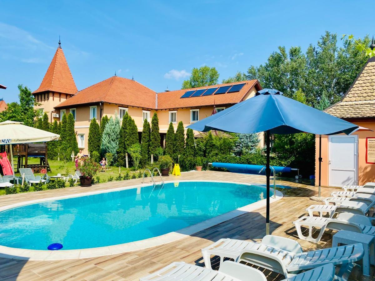 Villa Larus Palić Esterno foto