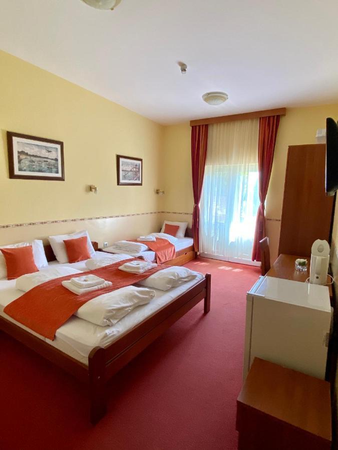 Villa Larus Palić Esterno foto